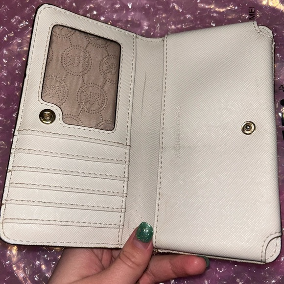 MICHAEL KORS MONOGRAM BEIGE WALLET - Picture 8 of 15